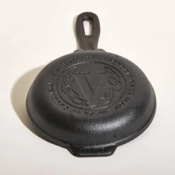 Victoria Cast-Iron Mini Skillet